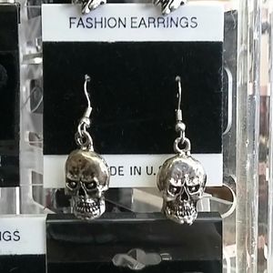 Angry skull earrings